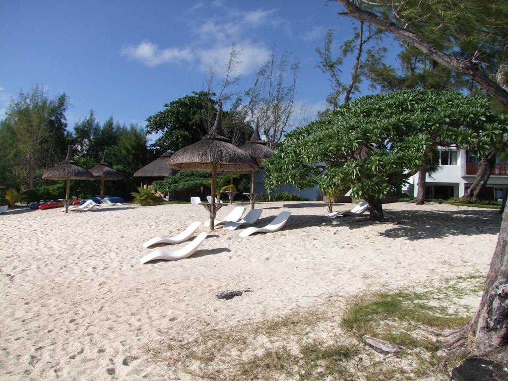So Beach Villa In Situ Roches Noires Rum bild