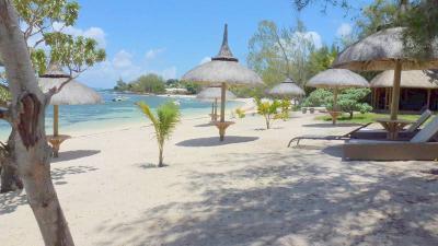 So Beach Villa In Situ Roches Noires Rum bild